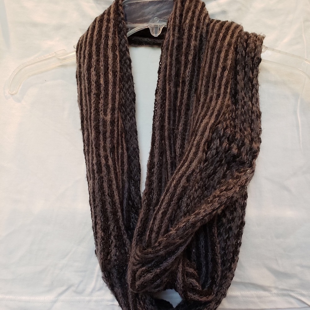 APT 9 Infinity scarf